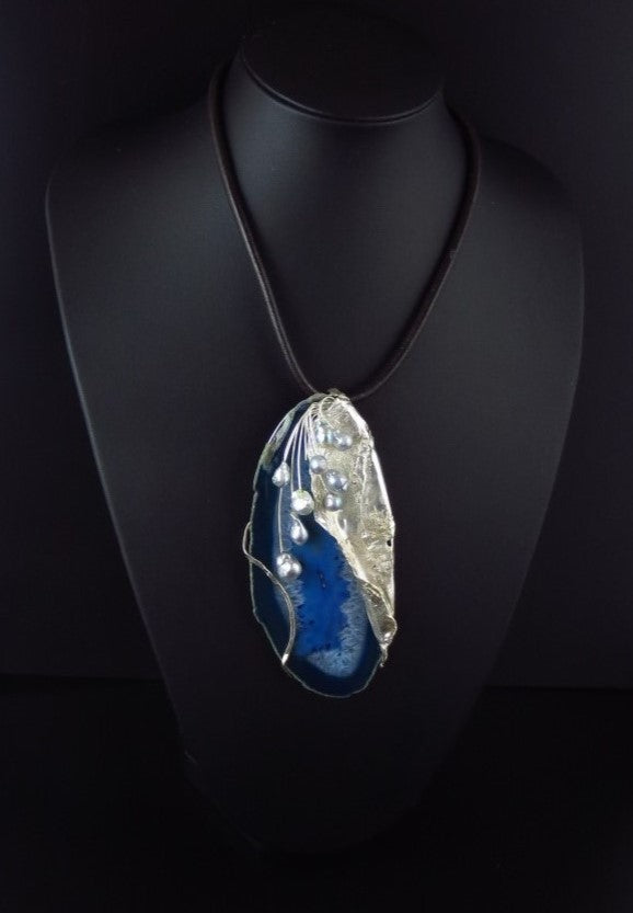 Engraved accessories Agate choker with flowing design
