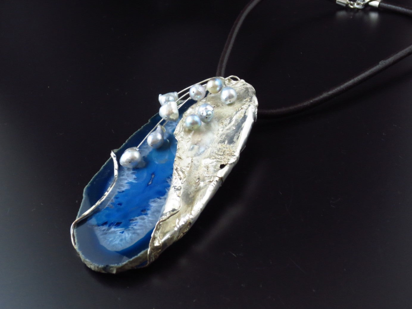 Engraved accessories Agate choker with flowing design