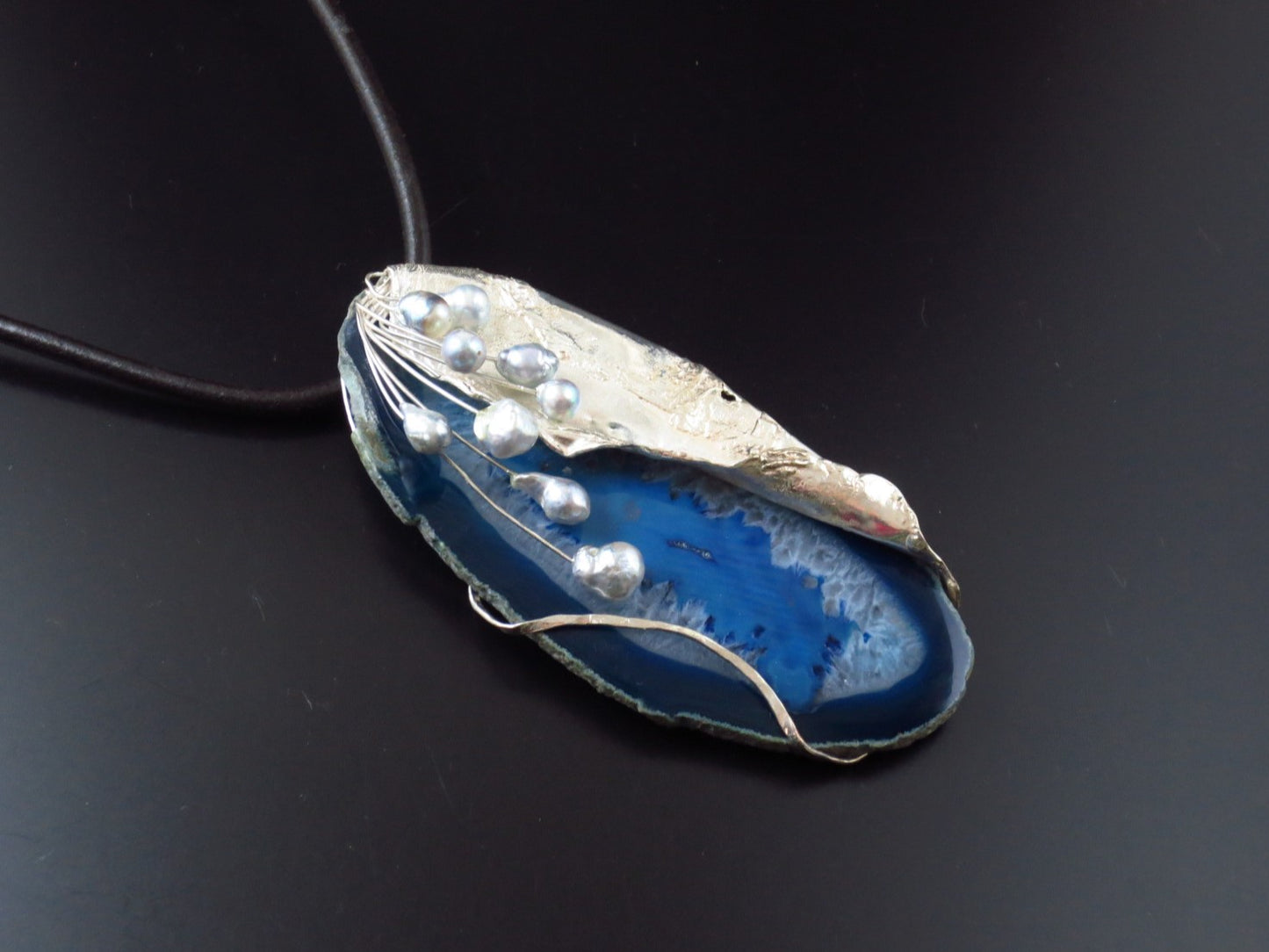 Engraved accessories Agate choker with flowing design