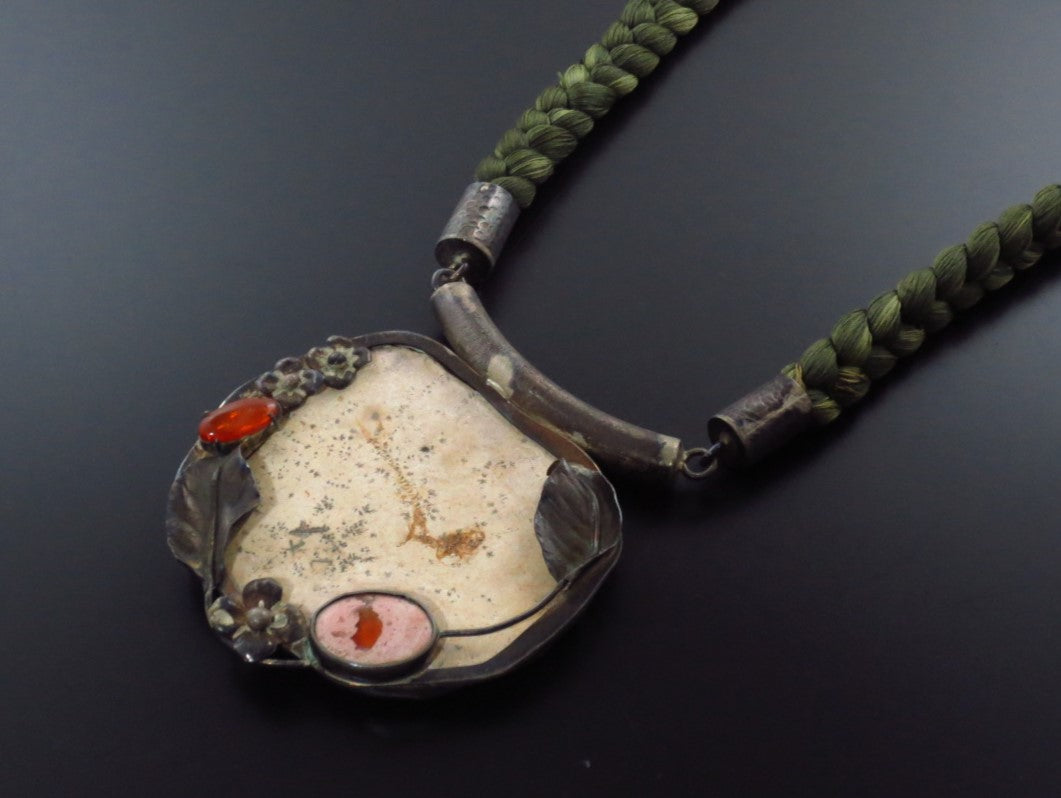 Engraved accessories A fossil choker wrapped in gentle flowers.