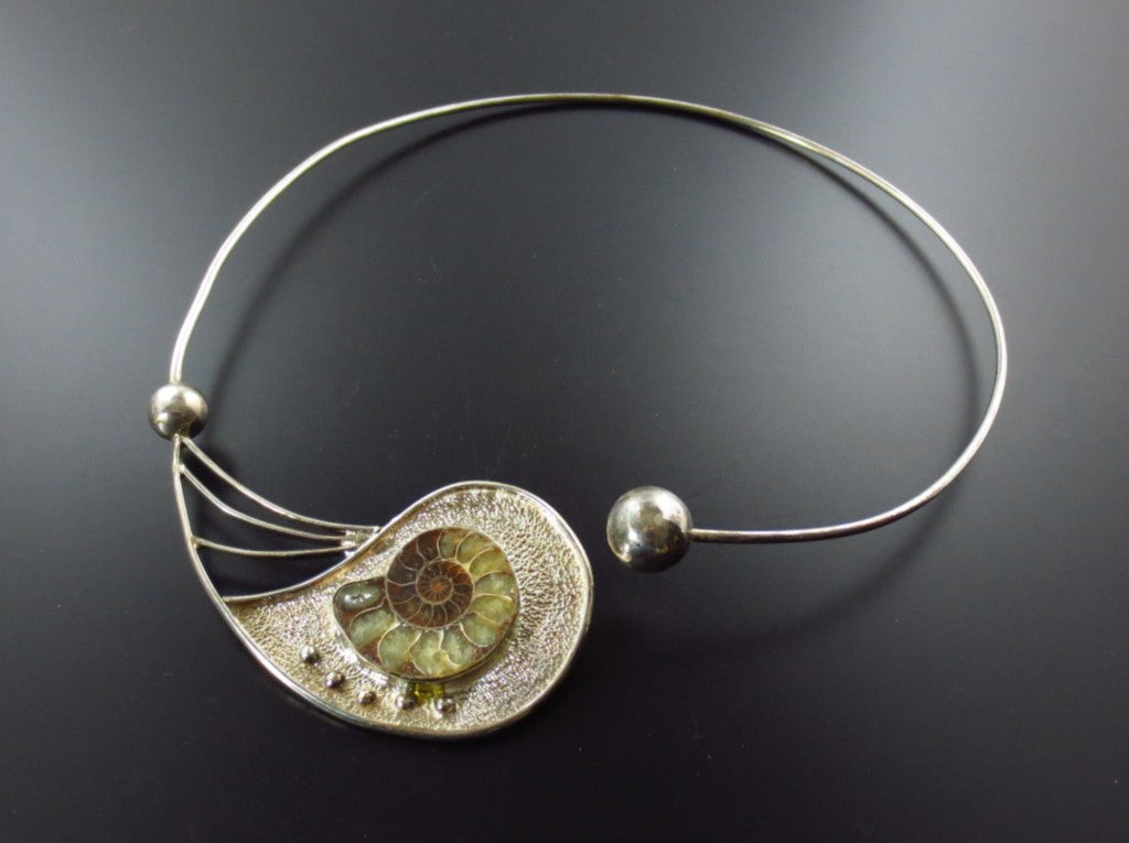 Engraved accessories Choker designed with fossilized ammonite